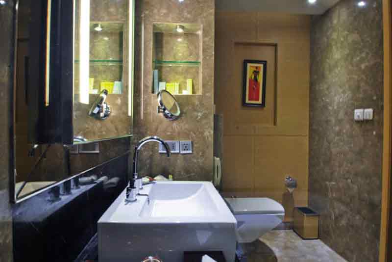 Radisson Blu Jaipur Bathroom