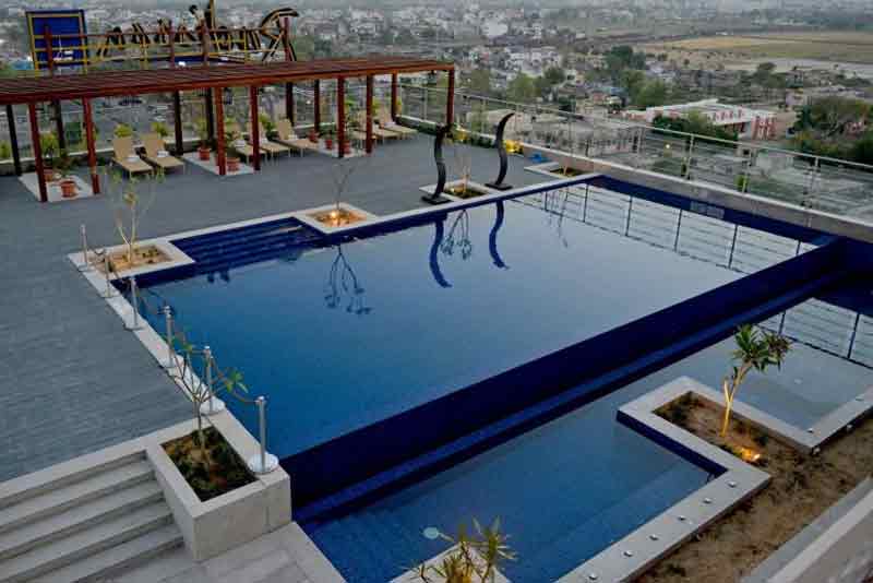 Radisson Blu swimming pool