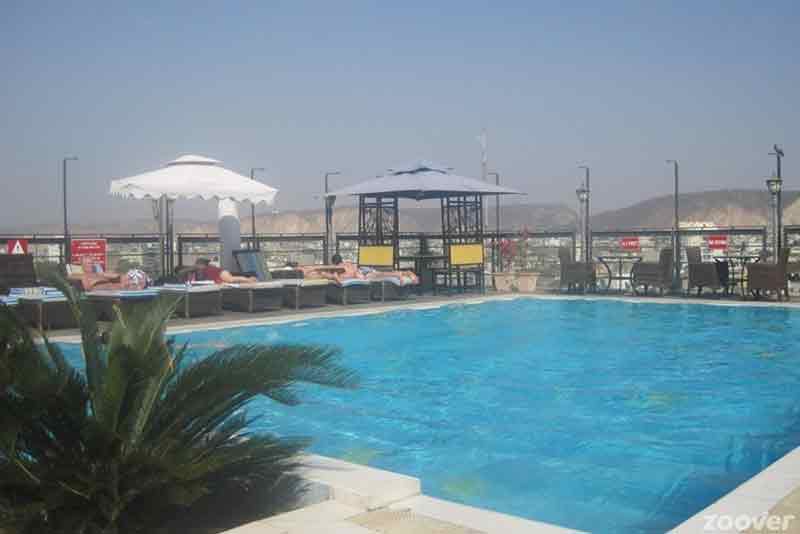 Hotel Ramada swimming pool