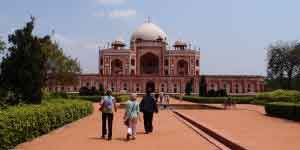 Humayun Tomb Delhi Timings, Entry Fees, Location, Facts, History, Architecture & Visiting Time