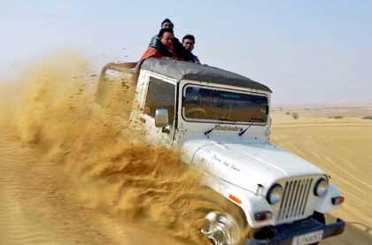 Camping in Jaisalmer with Jeep Safari