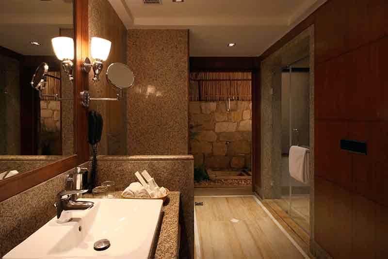 Ananta resort bathroom