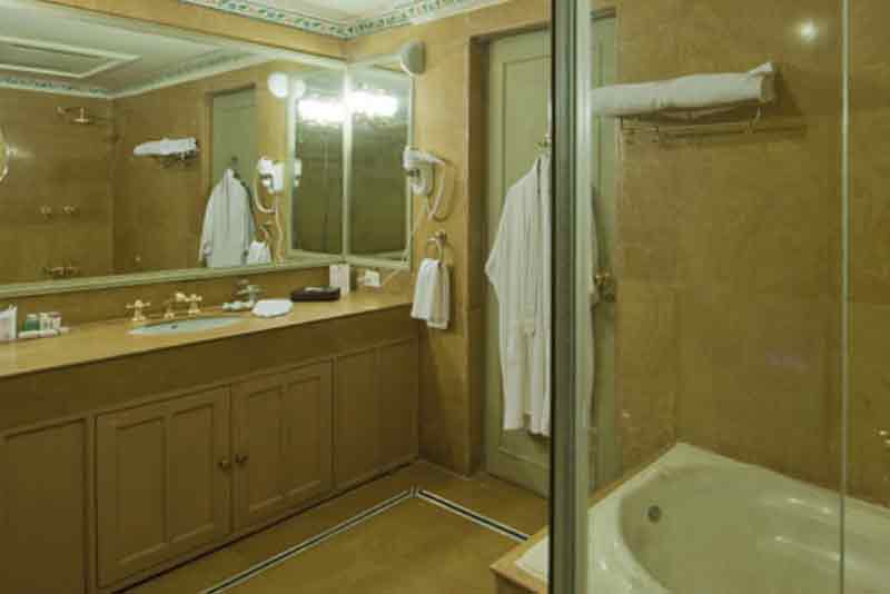 Fort Rajwada Jaisalmer Bathroom