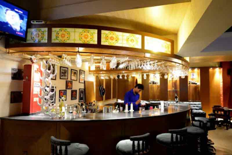 Golden Tulip Mini Bar