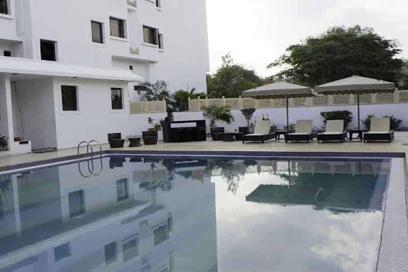 Golden Tulip swimming pool