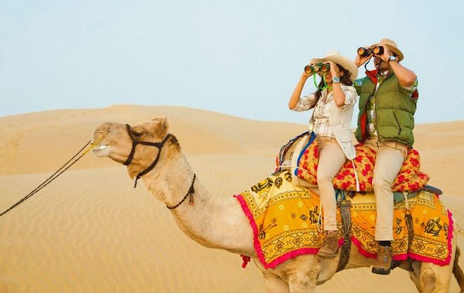 Safari in cammello nel Rajasthan per testimoniare la vita nel deserto del paese