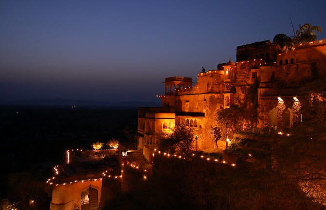 Neemrana Travel Guide And Tour Packages