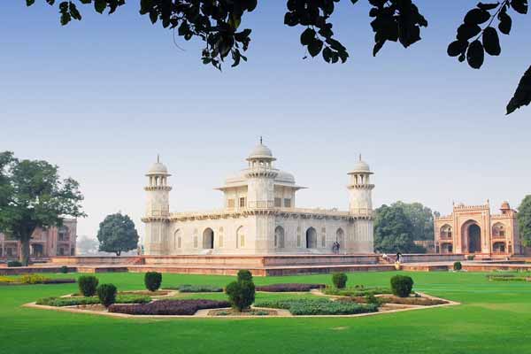 Top 10 Tourist Attractions to Visit in Agra