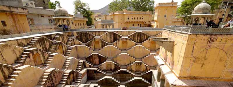 Panna Meena ka Kund