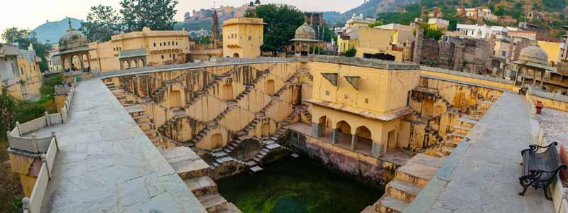 Panna Meena ka Kund