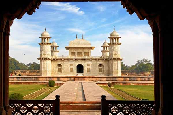 Top 6 Places to See in Agra