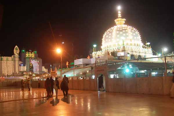 Ajmer Sharif Dargah: An Evening at Khwājā Moinuddin Chishti’s Dargah