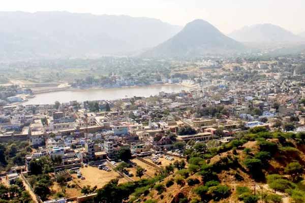Pushkar Sightseeing: Your Guide to the Town of Temples & Fairs