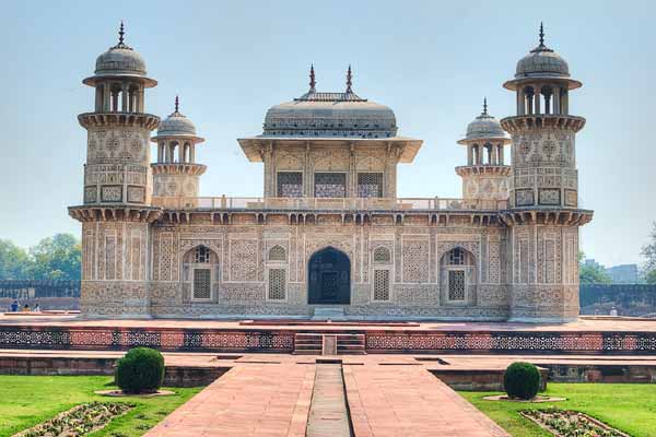 Top 6 Places to Visit in Agra