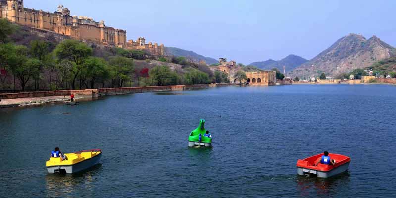 Boating in Maotha Lake