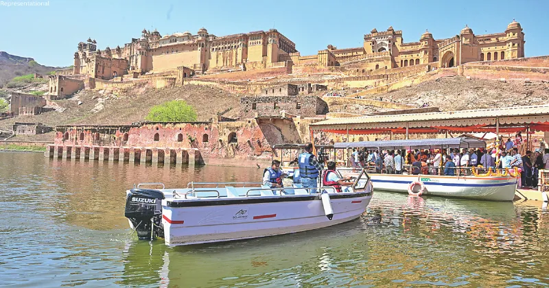 Boating in Maotha Lake