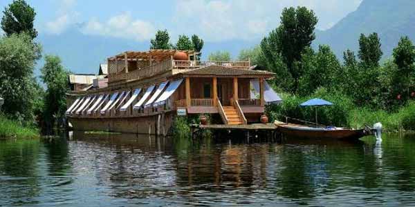 Houseboat Stay