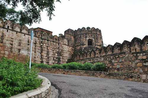 Khajuraho Orchha Jhansi 7 Days Tour