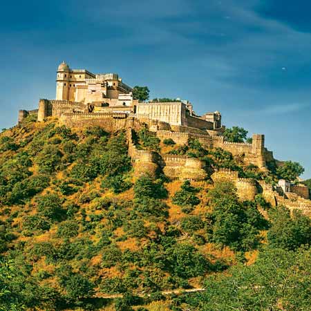 Full-Day Kumbhalgarh Fort and Jain Temple from Udaipur to Jodhpur