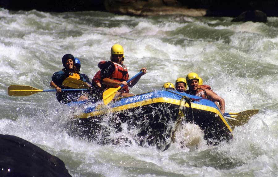 Rafting sull'acqua Kayak