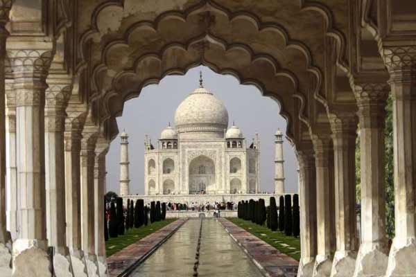 Where is the Taj Mahal