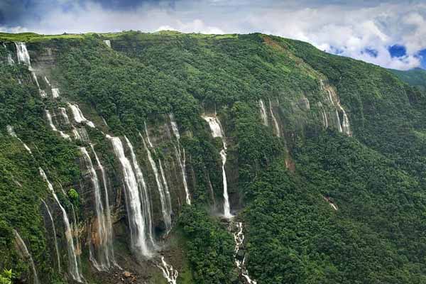 Nohsngithiang Falls